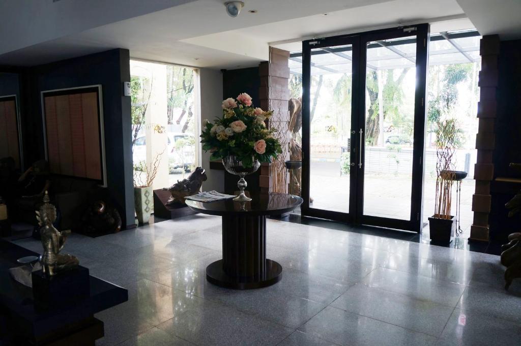 Rumah Nenek Hotel And Restaurant Padang  Exterior foto