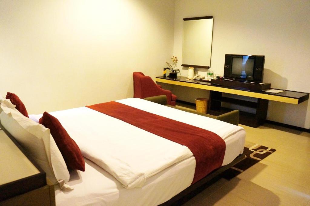 Rumah Nenek Hotel And Restaurant Padang  Habitación foto