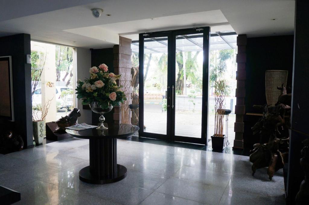 Rumah Nenek Hotel And Restaurant Padang  Exterior foto